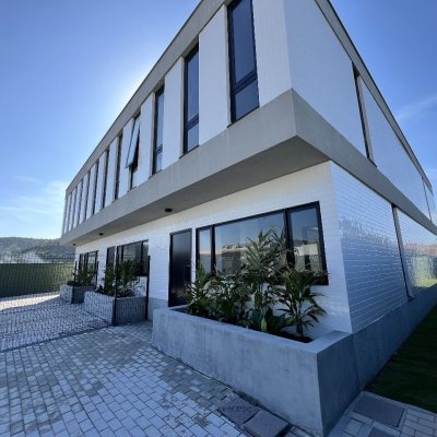 Casa em Condomínio com 183m², 3 quartos, 3 suítes, 2 garagens, no bairro Ingleses do Rio Vermelho em Florianópolis