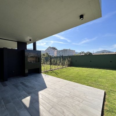 Casa em Condomínio com 183m², 3 quartos, 3 suítes, 2 garagens, no bairro Ingleses do Rio Vermelho em Florianópolis