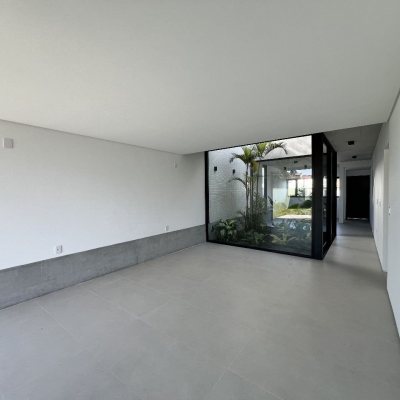 Casa em Condomínio com 183m², 3 quartos, 3 suítes, 2 garagens, no bairro Ingleses do Rio Vermelho em Florianópolis