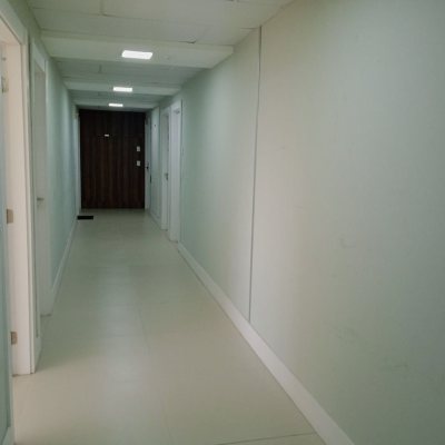 Sala com 25m², 1 garagem, no bairro Estreito em Florianópolis