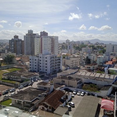 Sala com 24m², 1 garagem, no bairro Estreito em Florianópolis
