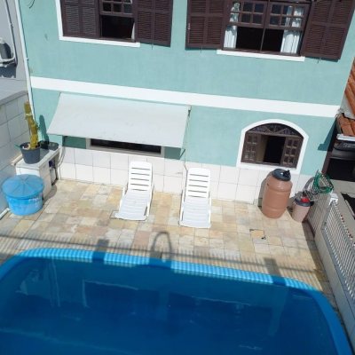 Casa Residencial com 156m², 4 quartos, 1 suíte, 3 garagens, no bairro Barreiros em São José