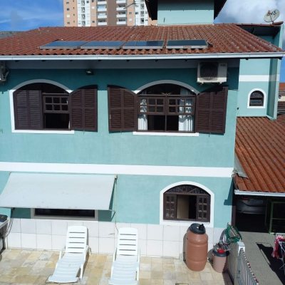 Casa Residencial com 156m², 4 quartos, 1 suíte, 3 garagens, no bairro Barreiros em São José