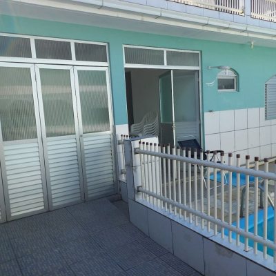 Casa Residencial com 156m², 4 quartos, 1 suíte, 3 garagens, no bairro Barreiros em São José