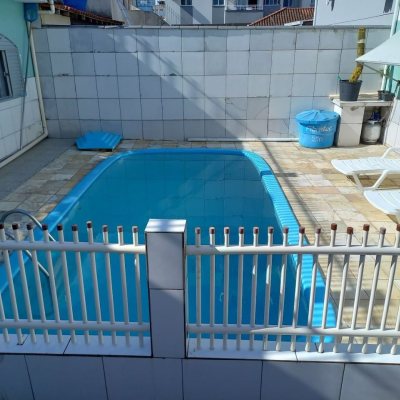 Casa Residencial com 156m², 4 quartos, 1 suíte, 3 garagens, no bairro Barreiros em São José