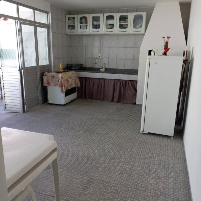 Casa Residencial com 156m², 4 quartos, 1 suíte, 3 garagens, no bairro Barreiros em São José