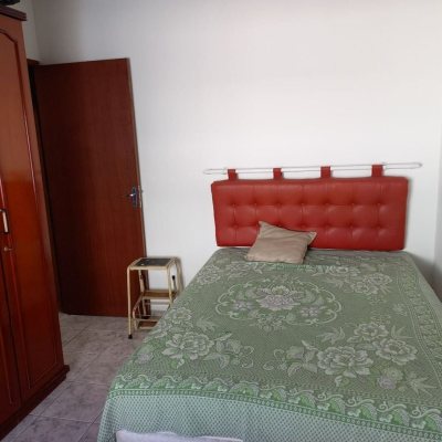 Casa Residencial com 156m², 4 quartos, 1 suíte, 3 garagens, no bairro Barreiros em São José