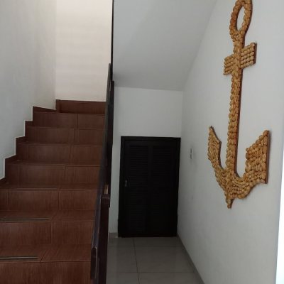 Casa Residencial com 156m², 4 quartos, 1 suíte, 3 garagens, no bairro Barreiros em São José