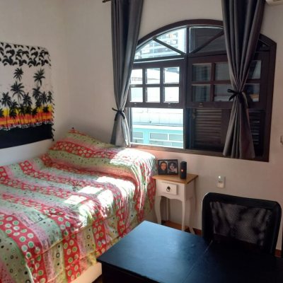 Casa Residencial com 156m², 4 quartos, 1 suíte, 3 garagens, no bairro Barreiros em São José