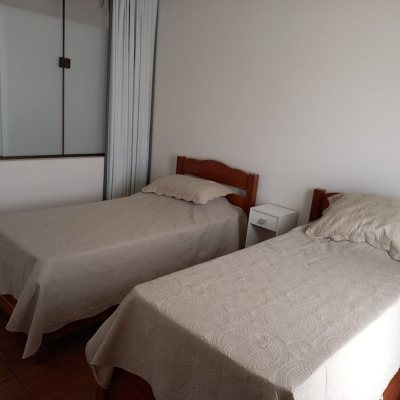 Casa Residencial com 156m², 4 quartos, 1 suíte, 3 garagens, no bairro Barreiros em São José