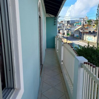 Casa Residencial com 156m², 4 quartos, 1 suíte, 3 garagens, no bairro Barreiros em São José