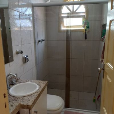 Casa Residencial com 156m², 4 quartos, 1 suíte, 3 garagens, no bairro Barreiros em São José
