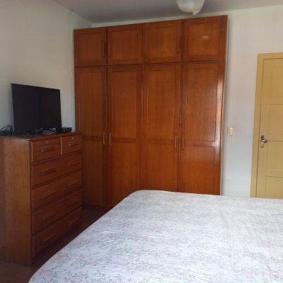 Casa Residencial com 156m², 4 quartos, 1 suíte, 3 garagens, no bairro Barreiros em São José