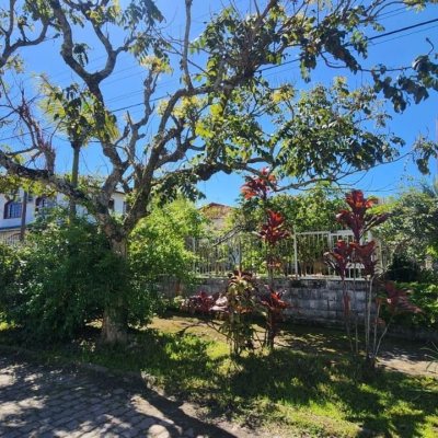 Casa Residencial com 298m², 5 quartos, 1 suíte, 6 garagens, no bairro Daniela em Florianópolis