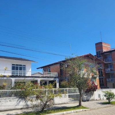 Casa Residencial com 298m², 5 quartos, 1 suíte, 6 garagens, no bairro Daniela em Florianópolis