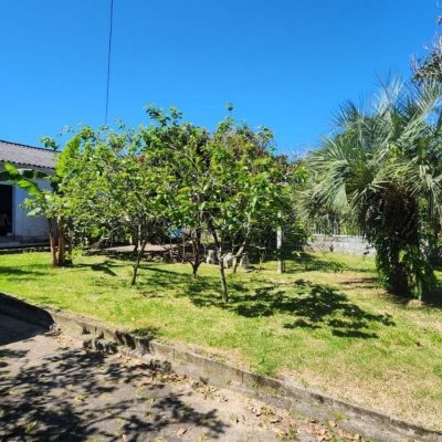 Casa Residencial com 298m², 5 quartos, 1 suíte, 6 garagens, no bairro Daniela em Florianópolis