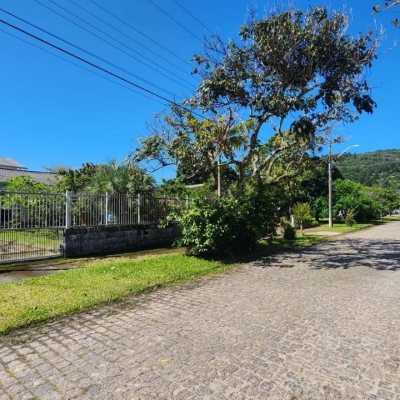 Casa Residencial com 298m², 5 quartos, 1 suíte, 6 garagens, no bairro Daniela em Florianópolis