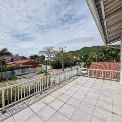 Casa Residencial com 298m², 5 quartos, 1 suíte, 6 garagens, no bairro Daniela em Florianópolis