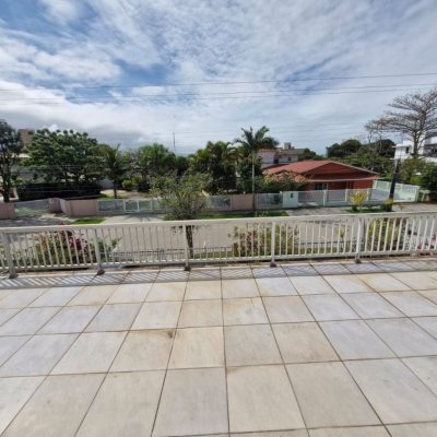 Casa Residencial com 298m², 5 quartos, 1 suíte, 6 garagens, no bairro Daniela em Florianópolis