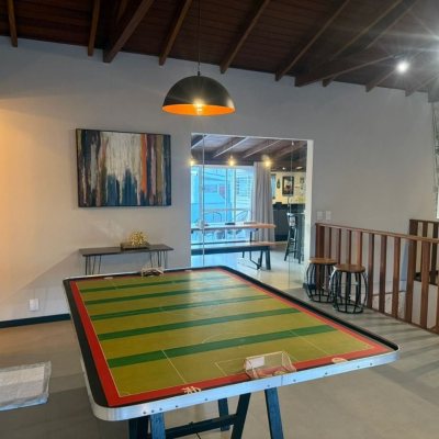 Casa Residencial com 384m², 3 quartos, 1 suíte, 3 garagens, no bairro Balneário em Florianópolis