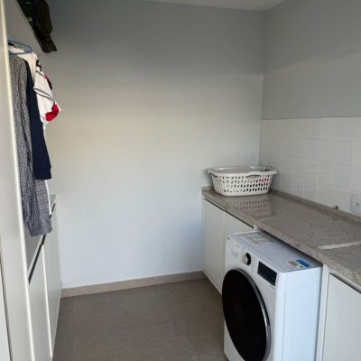 Casa Residencial com 384m², 3 quartos, 1 suíte, 3 garagens, no bairro Balneário em Florianópolis