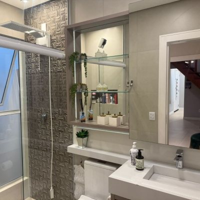 Casa Residencial com 384m², 3 quartos, 1 suíte, 3 garagens, no bairro Balneário em Florianópolis