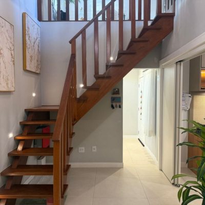 Casa Residencial com 384m², 3 quartos, 1 suíte, 3 garagens, no bairro Balneário em Florianópolis