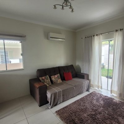 Casa Residencial com 136m², 2 quartos, 1 garagem, no bairro Rio Tavares em Florianópolis