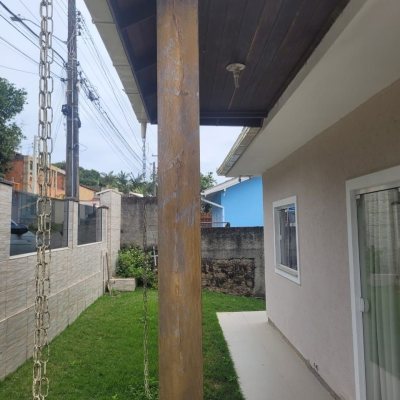 Casa Residencial com 136m², 2 quartos, 1 garagem, no bairro Rio Tavares em Florianópolis
