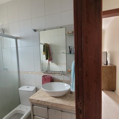 Casa Residencial com 136m², 2 quartos, 1 garagem, no bairro Rio Tavares em Florianópolis