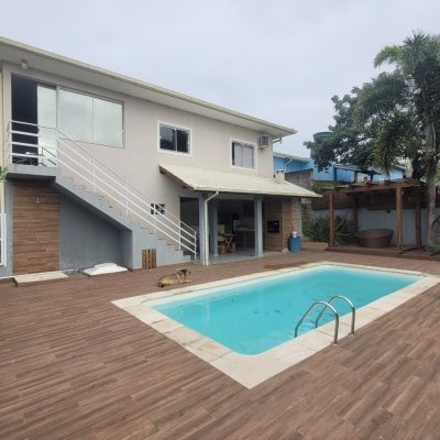 Casa Residencial com 136m², 2 quartos, 1 garagem, no bairro Rio Tavares em Florianópolis