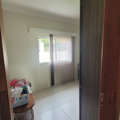 Casa Residencial com 136m², 2 quartos, 1 garagem, no bairro Rio Tavares em Florianópolis