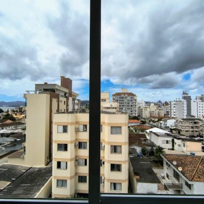Apartamentos com 120m², 4 quartos, 1 suíte, 3 garagens, no bairro Balneário em Florianópolis