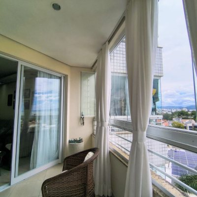 Apartamentos com 120m², 4 quartos, 1 suíte, 3 garagens, no bairro Balneário em Florianópolis