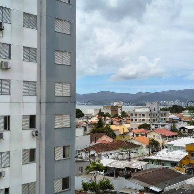 Apartamentos com 120m², 4 quartos, 1 suíte, 3 garagens, no bairro Balneário em Florianópolis