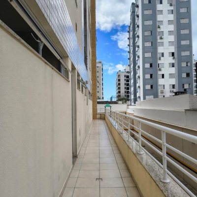 Apartamentos com 120m², 4 quartos, 1 suíte, 3 garagens, no bairro Balneário em Florianópolis