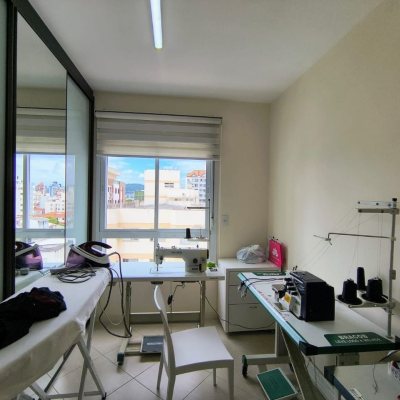 Apartamentos com 120m², 4 quartos, 1 suíte, 3 garagens, no bairro Balneário em Florianópolis