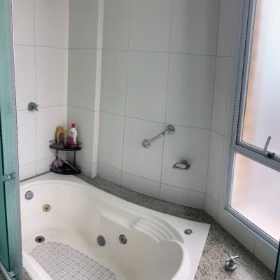 Apartamentos com 120m², 4 quartos, 1 suíte, 3 garagens, no bairro Balneário em Florianópolis