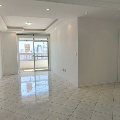 Apartamentos com 135m², 4 quartos, 3 suítes, 2 garagens, no bairro Estreito em Florianópolis