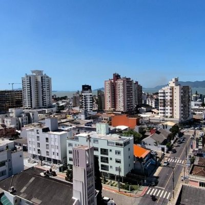 Apartamentos com 135m², 4 quartos, 3 suítes, 2 garagens, no bairro Estreito em Florianópolis