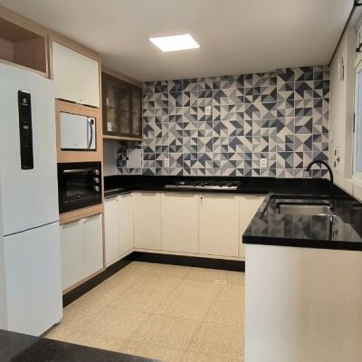 Apartamentos com 135m², 4 quartos, 3 suítes, 2 garagens, no bairro Estreito em Florianópolis