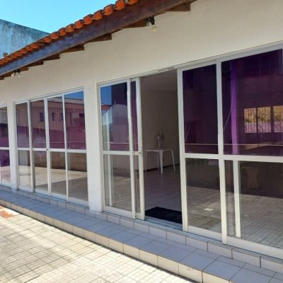 Apartamentos com 61m², 2 quartos, 1 garagem, no bairro Pantanal em Florianópolis