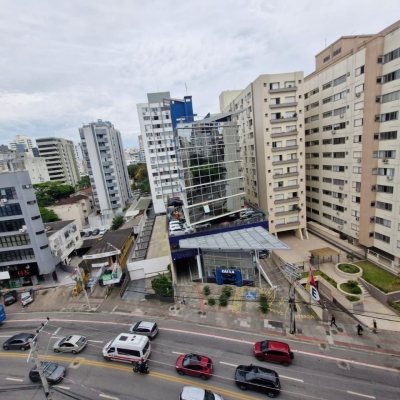 Apartamentos com 37m², 1 quarto, 1 garagem, no bairro Centro em Florianópolis