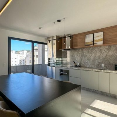 Apartamentos com 37m², 1 quarto, 1 garagem, no bairro Centro em Florianópolis