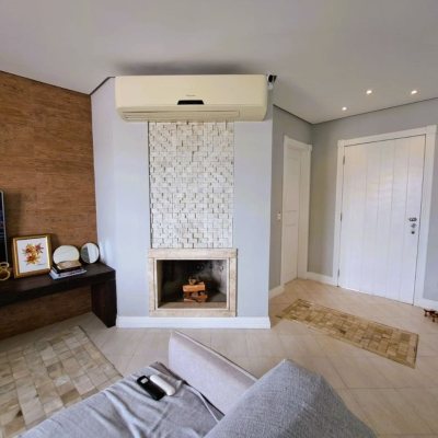 Casa Residencial com 206m², 4 quartos, 3 suítes, 4 garagens, no bairro Ponta De Baixo em São José