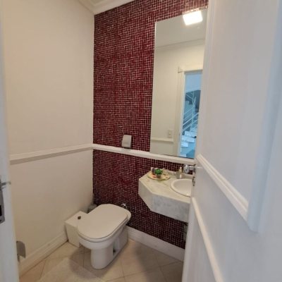 Casa Residencial com 206m², 4 quartos, 3 suítes, 4 garagens, no bairro Ponta De Baixo em São José