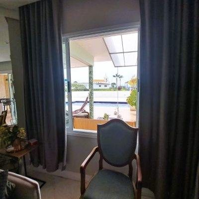 Casa Residencial com 206m², 4 quartos, 3 suítes, 4 garagens, no bairro Ponta De Baixo em São José