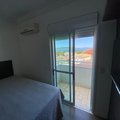 Casa Residencial com 206m², 4 quartos, 3 suítes, 4 garagens, no bairro Ponta De Baixo em São José