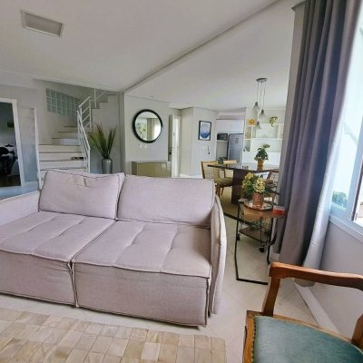 Casa Residencial com 206m², 4 quartos, 3 suítes, 4 garagens, no bairro Ponta De Baixo em São José