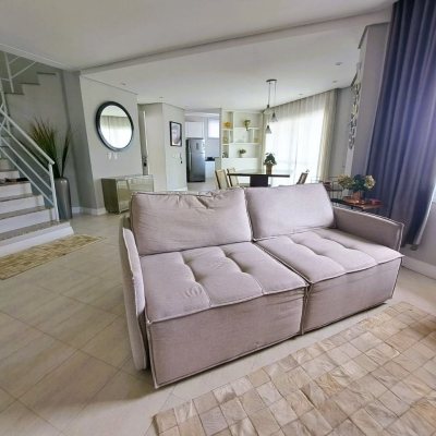 Casa Residencial com 206m², 4 quartos, 3 suítes, 4 garagens, no bairro Ponta De Baixo em São José